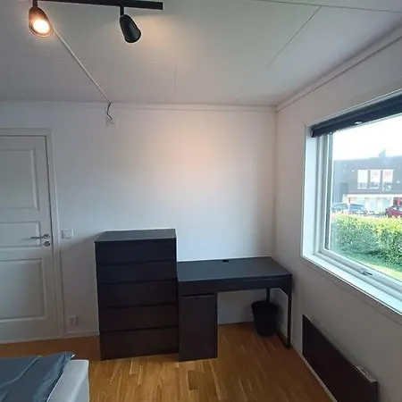 Spacious And Fully Equipped 5 Bedroom House With Free Parking Στάβανγκερ